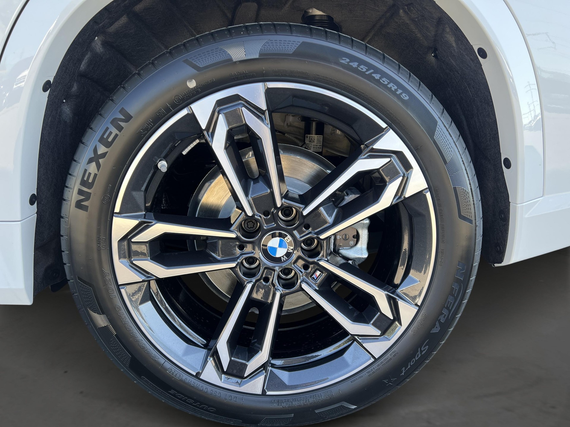 BMW iX1 eDrive 20 M Sport-image-6