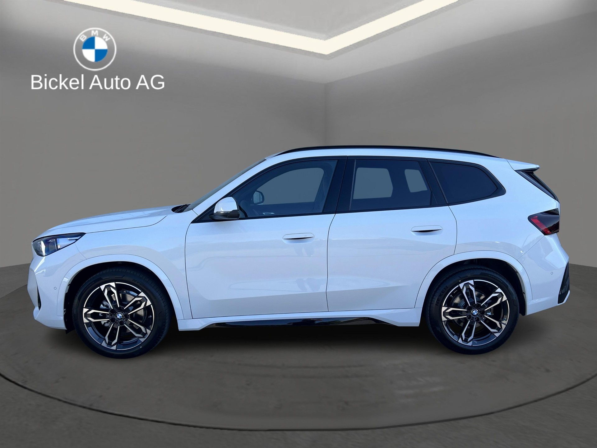 BMW iX1 eDrive 20 M Sport-image-3