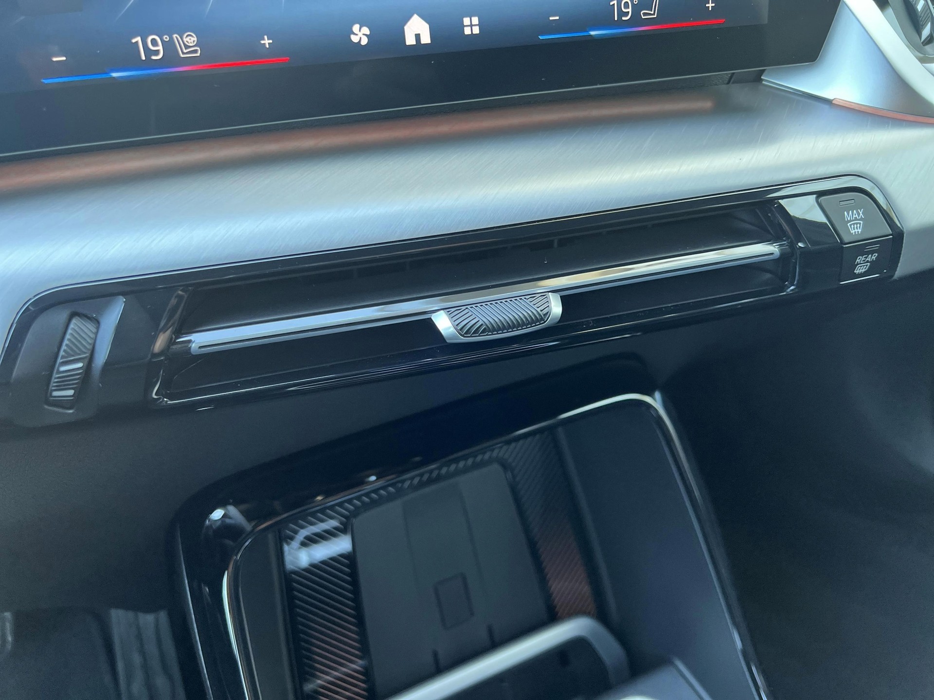 BMW iX1 eDrive 20 M Sport-image-15