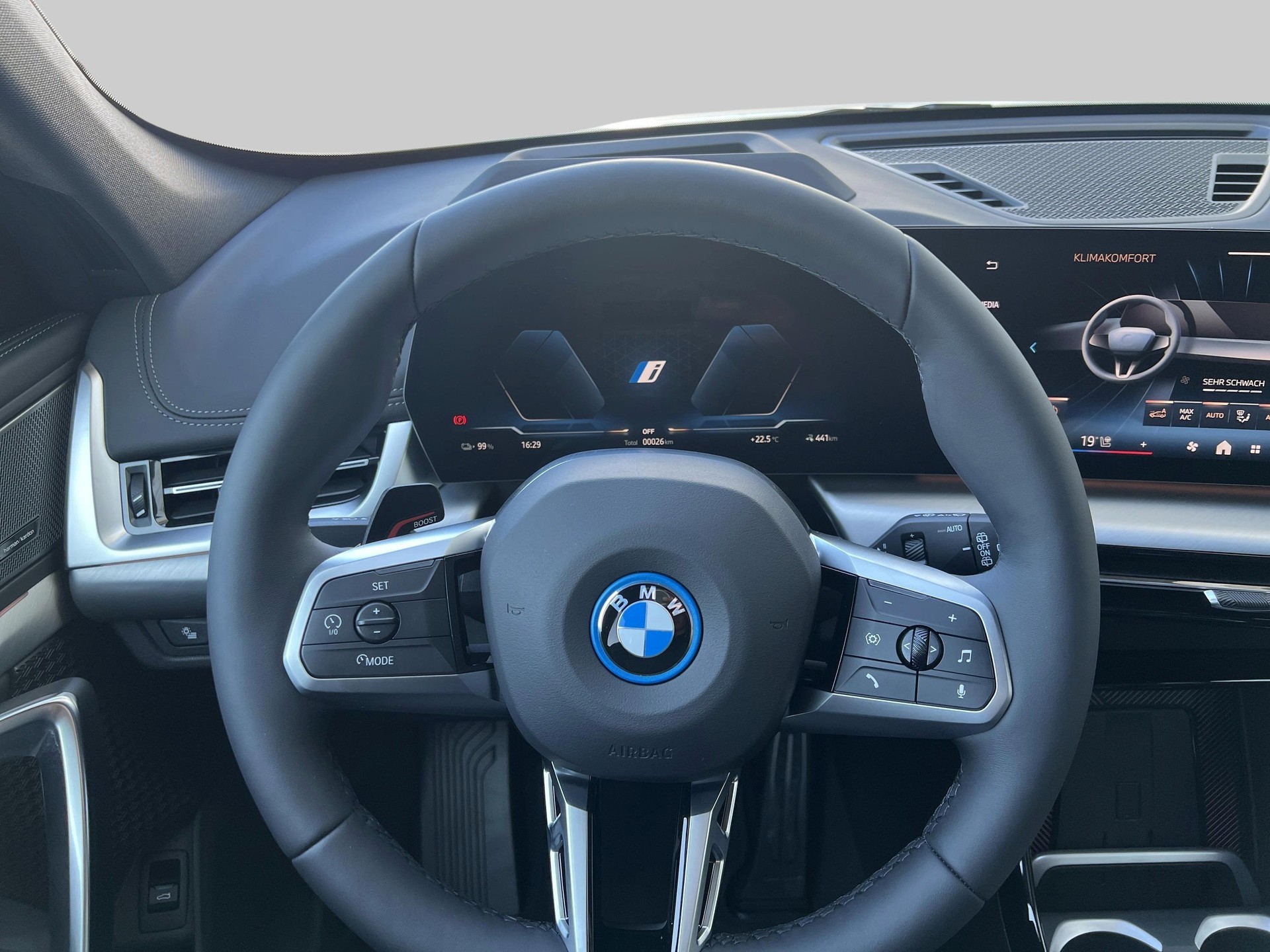 BMW iX1 eDrive 20 M Sport-image-13