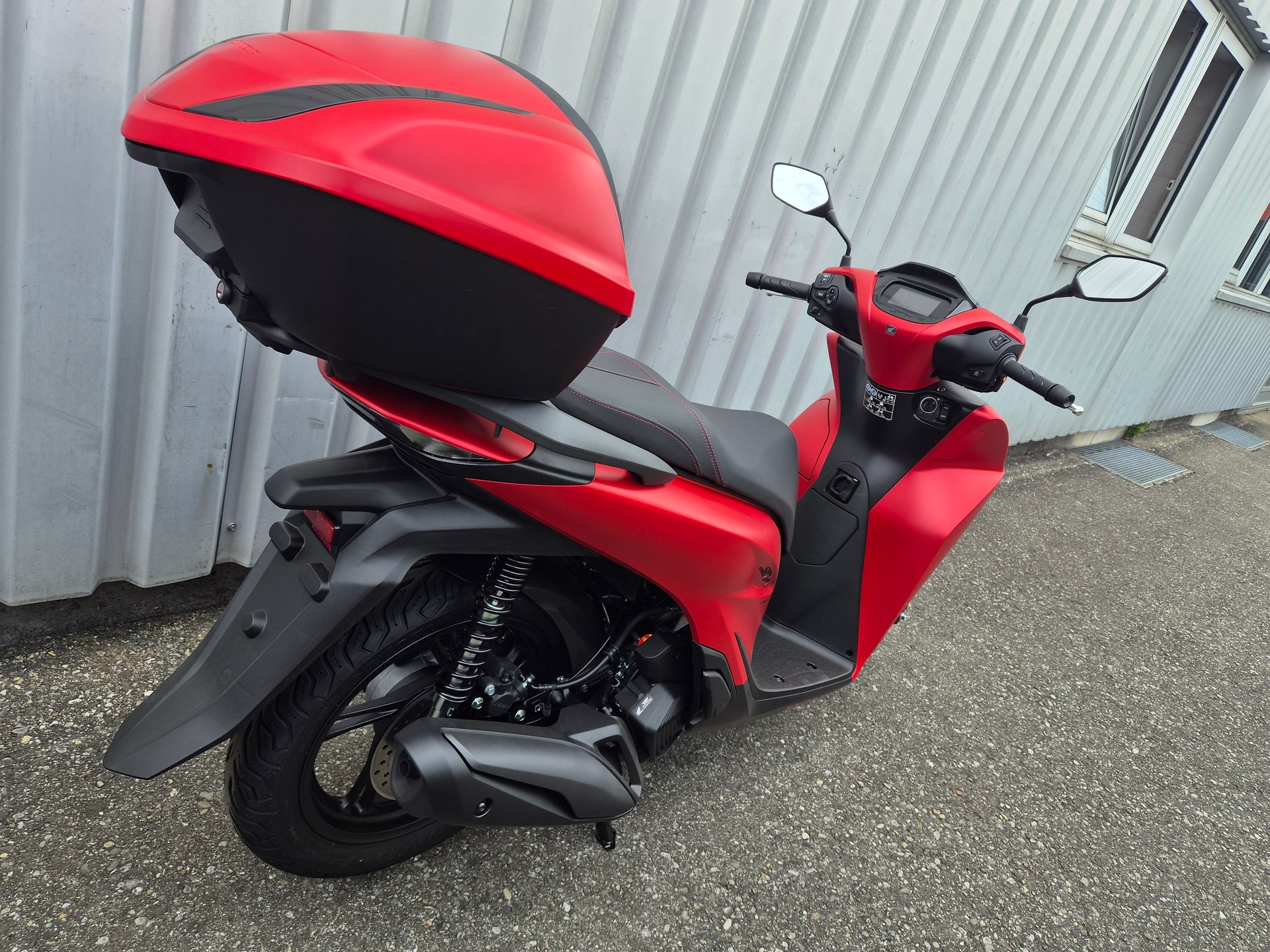 HONDA SH 150 INKL. TOP BOX-showroom-element-3