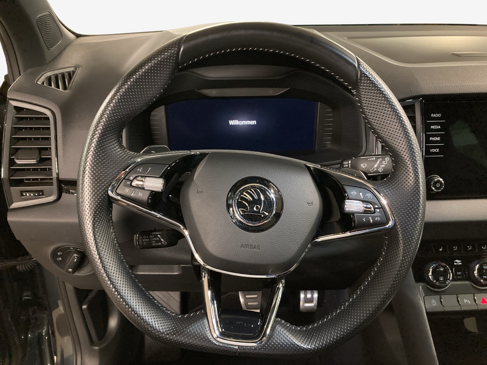 SKODA Karoq 2.0 TSI SportLine 4x4 DSG-image-9