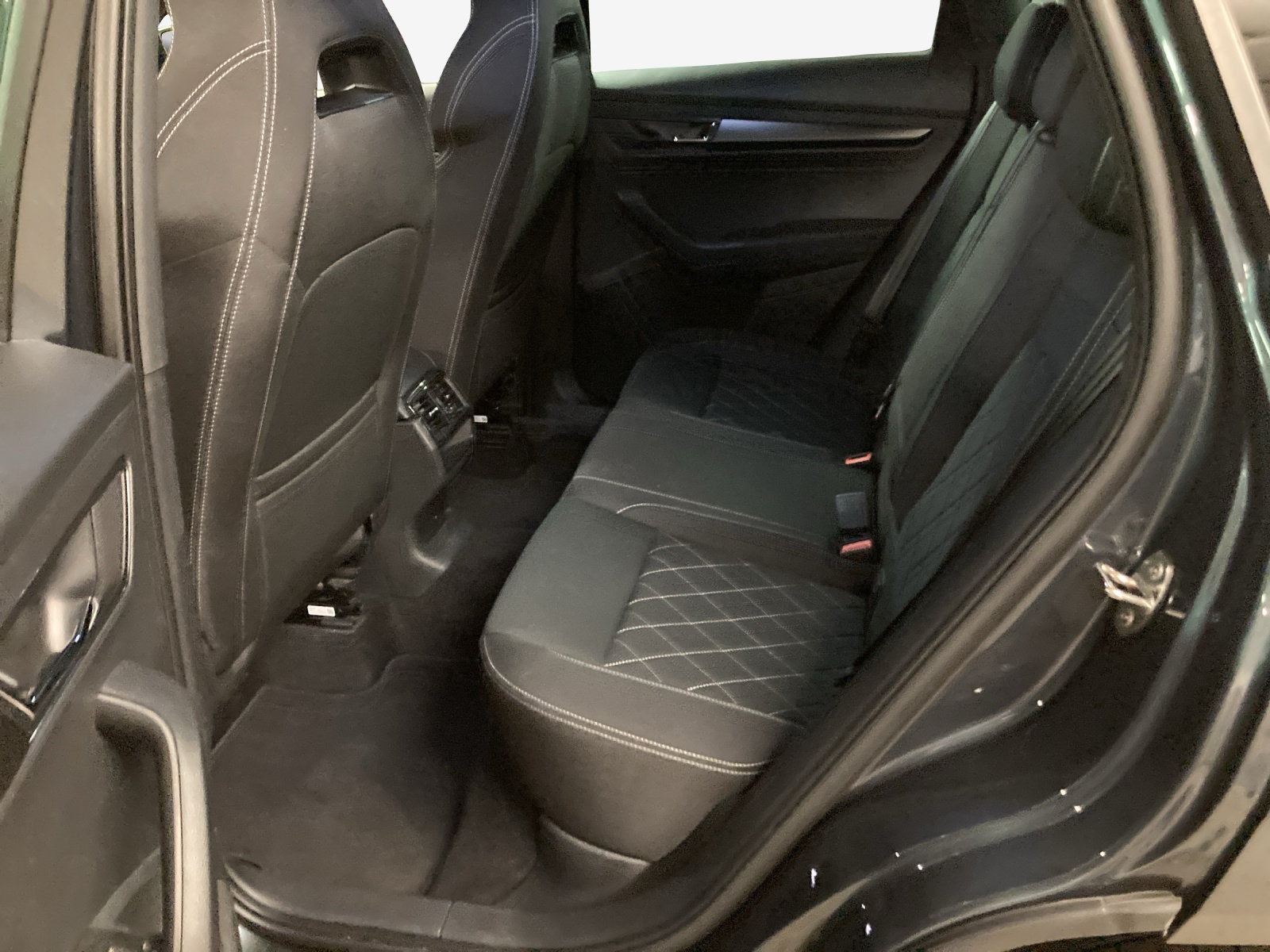 SKODA Karoq 2.0 TSI SportLine 4x4 DSG-image-11