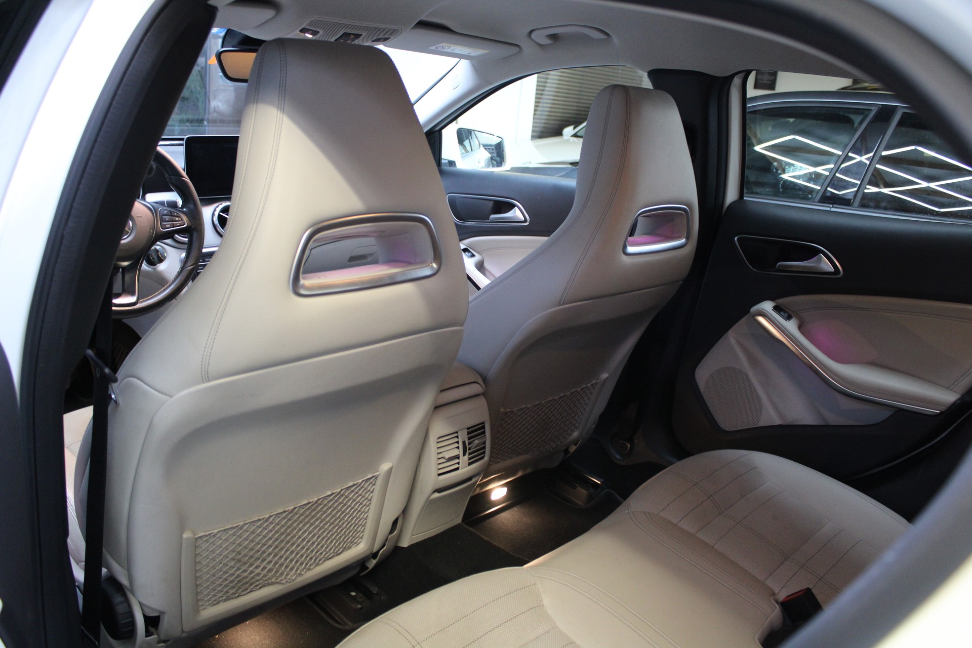 MERCEDES-BENZ GLA 200 CDI Urban 7G-DCT-image-7