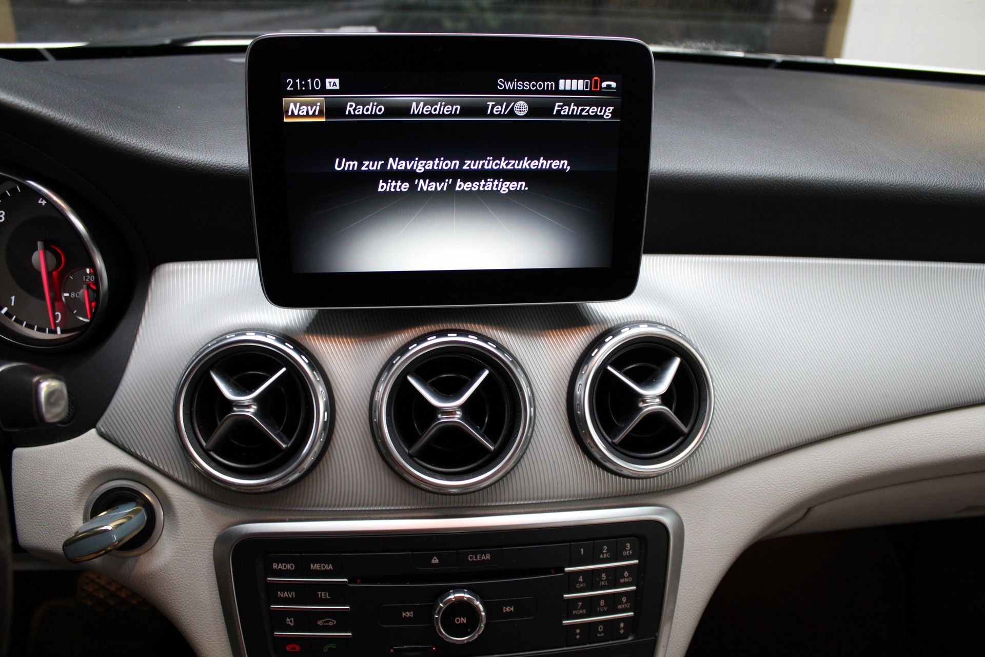 MERCEDES-BENZ GLA 200 CDI Urban 7G-DCT-image-9