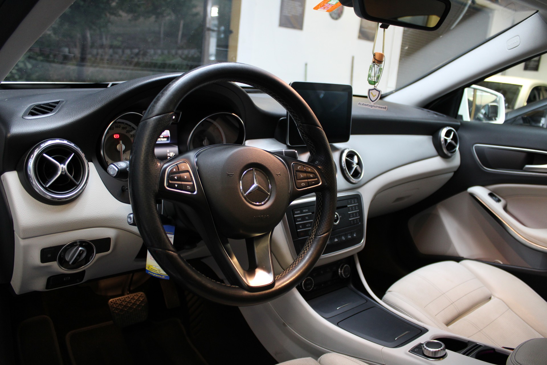 MERCEDES-BENZ GLA 200 CDI Urban 7G-DCT-image-6