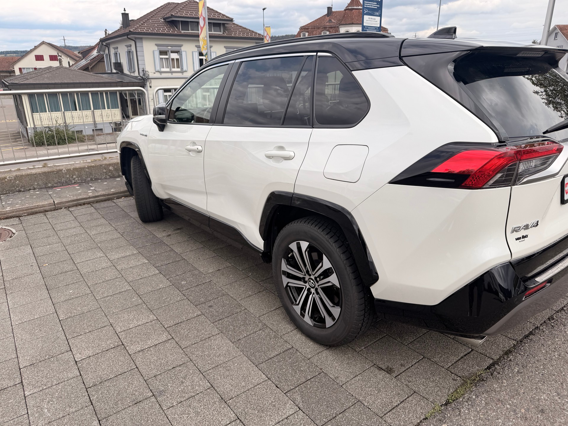 TOYOTA 2.5 HEV Premium-image-1