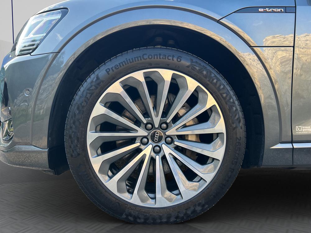 AUDI e-tron 55 Sportback S Line quattro-image-11