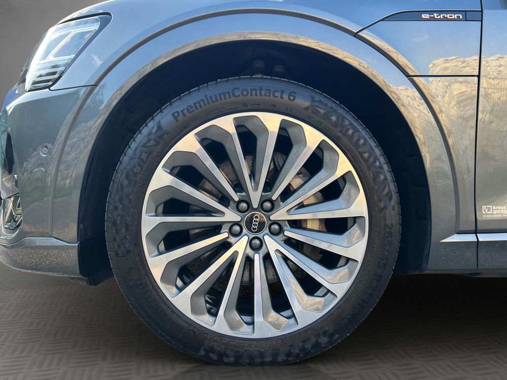 AUDI e-tron 55 Sportback S Line quattro-image-11