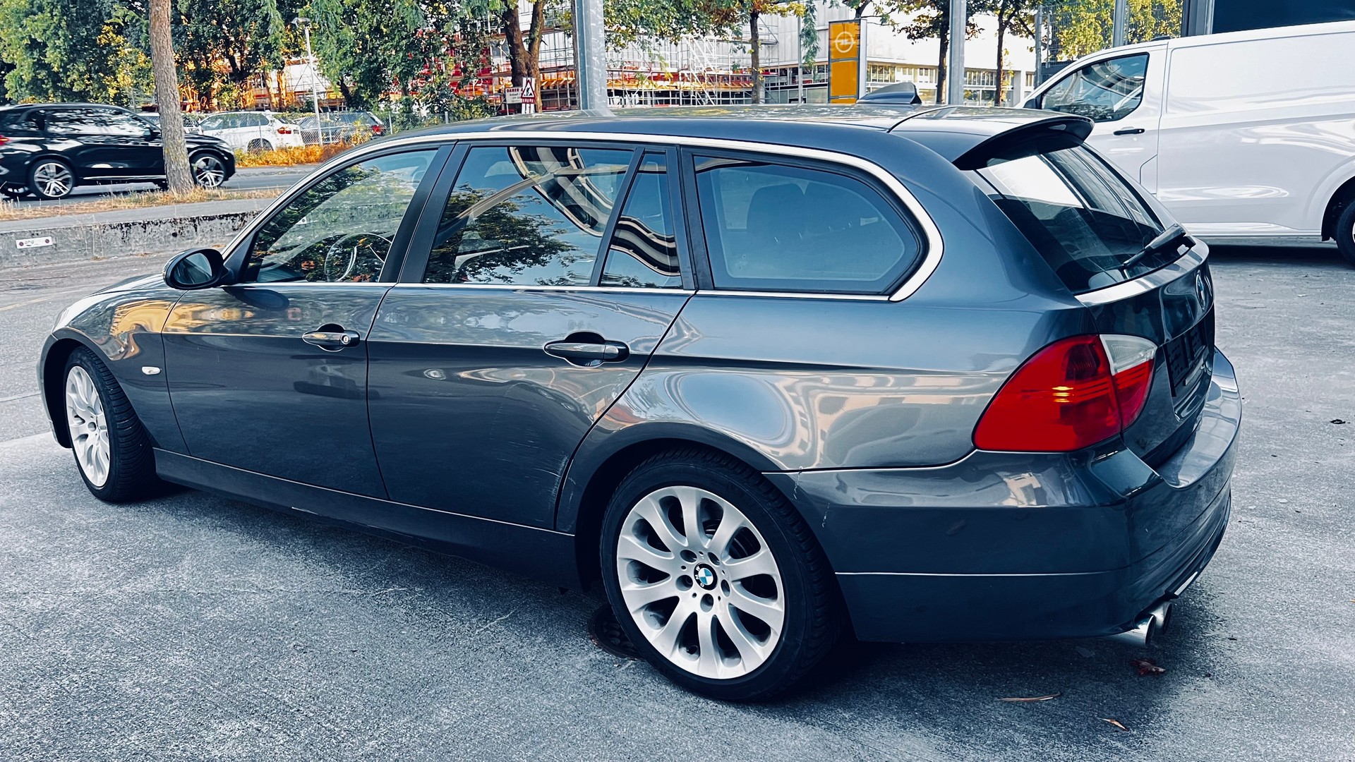 BMW 330xd Touring-image-4