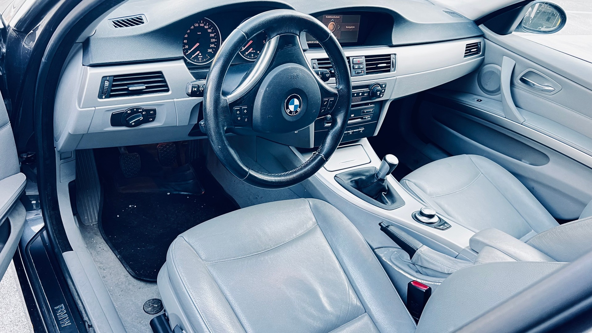 BMW 330xd Touring-image-5