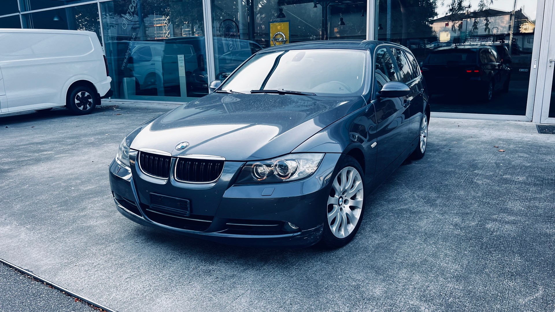 BMW 330xd Touring-image-0
