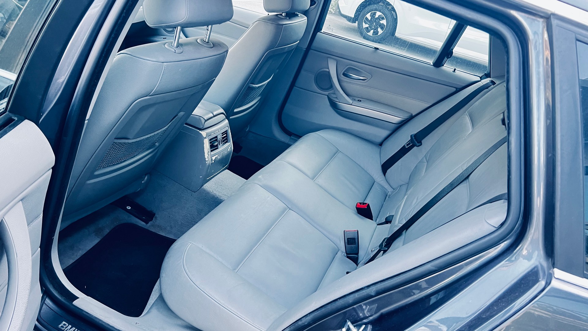 BMW 330xd Touring-image-6