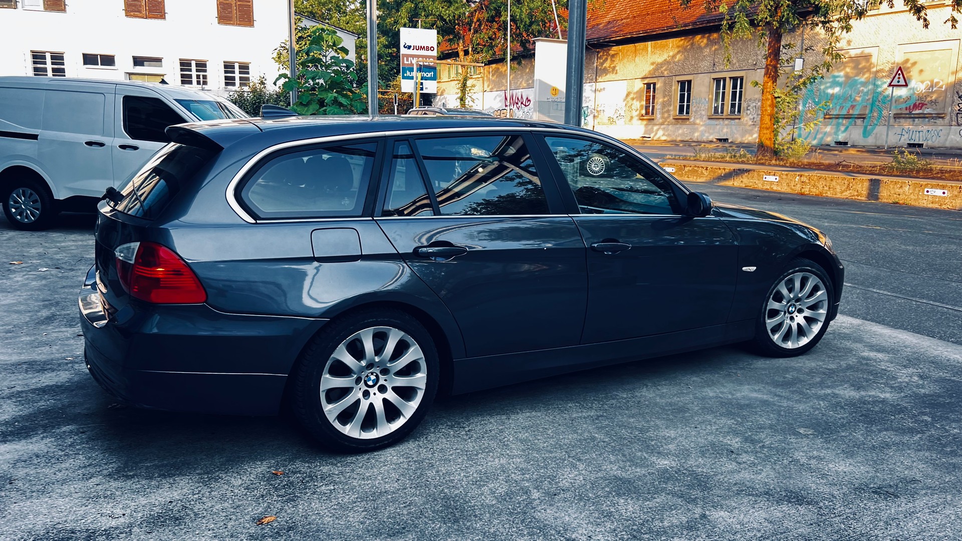 BMW 330xd Touring-image-2