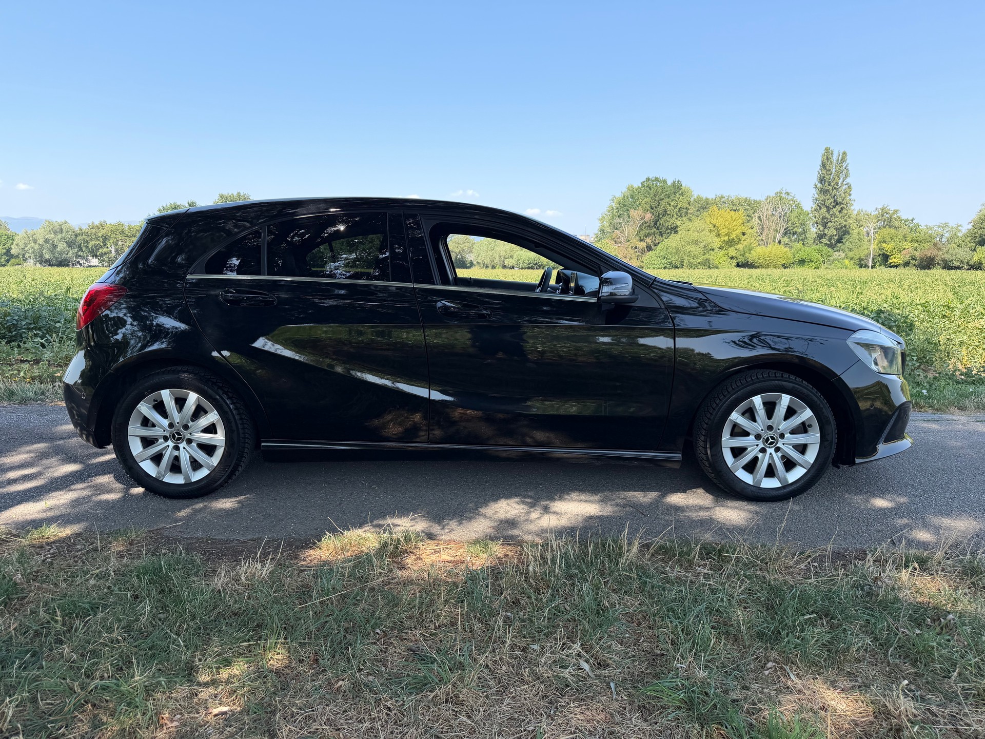 MERCEDES-BENZ A 180 7G-DCT-image-6
