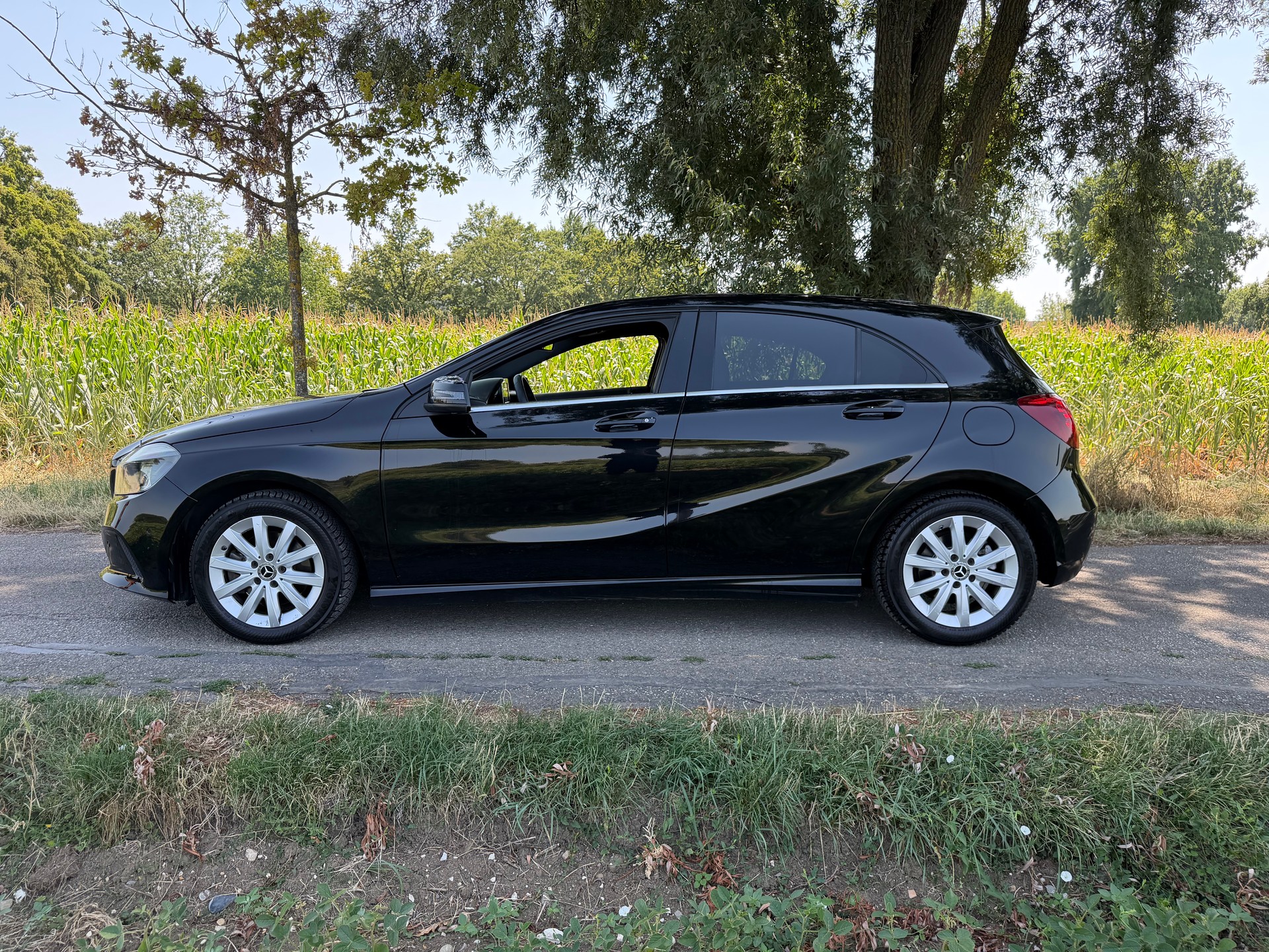 MERCEDES-BENZ A 180 7G-DCT-image-2