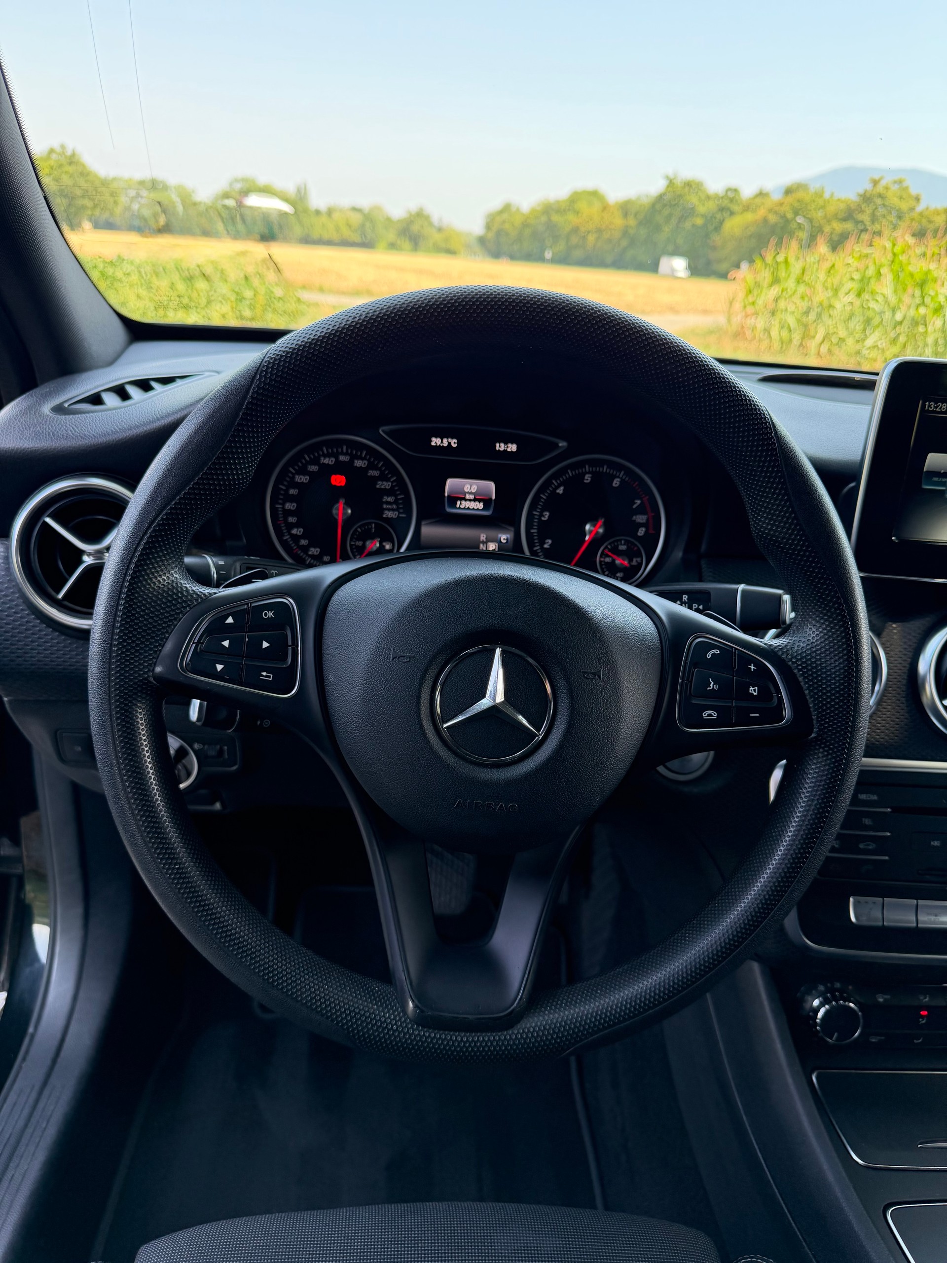MERCEDES-BENZ A 180 7G-DCT-image-8