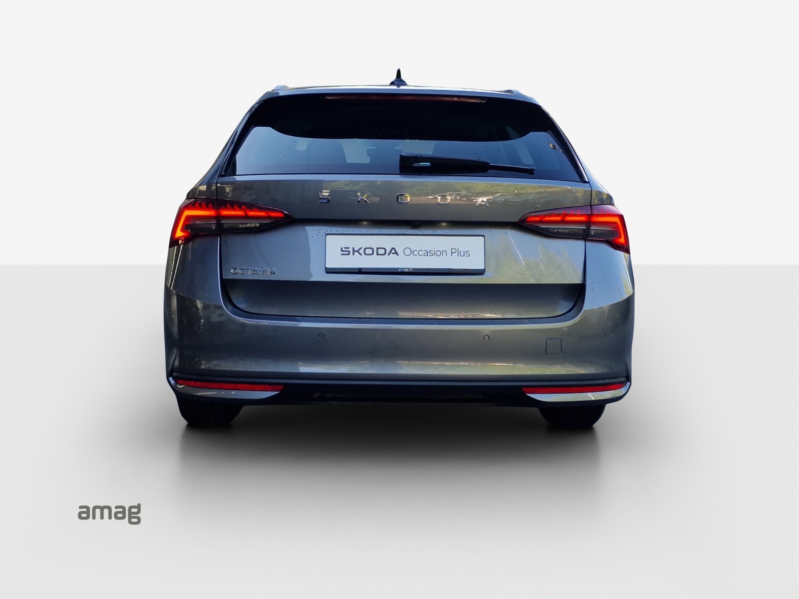 SKODA Octavia Combi 2.0 TDI DSG Selection-showroom-element-3