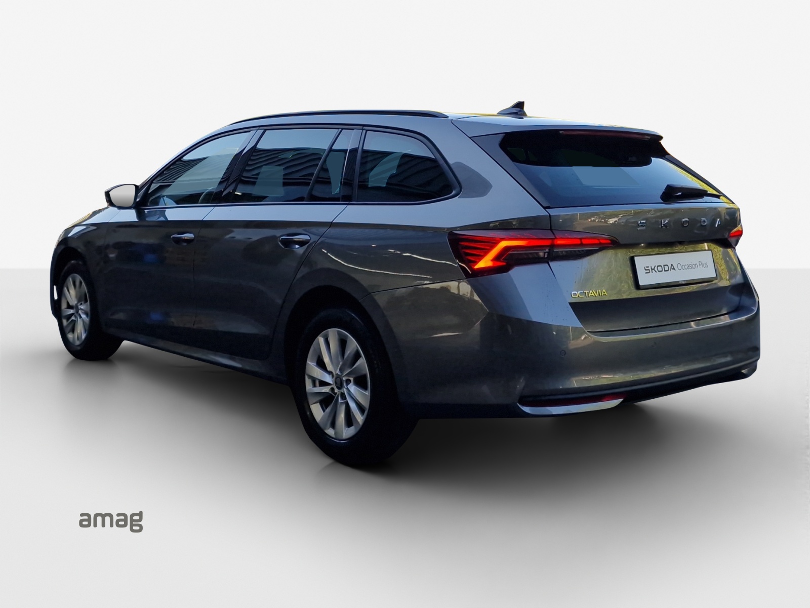 SKODA Octavia Combi 2.0 TDI DSG Selection-showroom-element-2