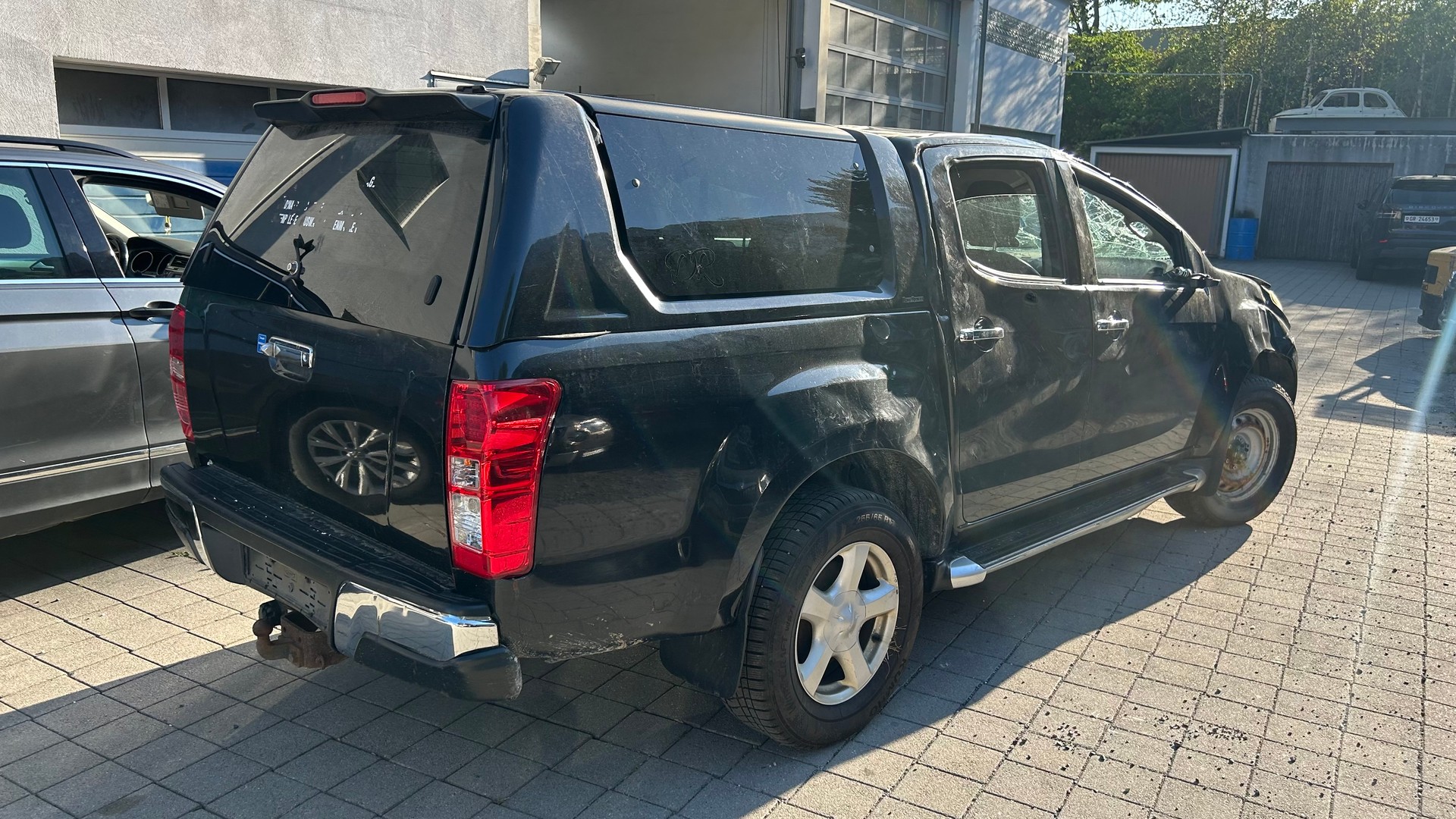 ISUZU D-MAX 2.5 Crew Cab Solar 4x4 A-image-3