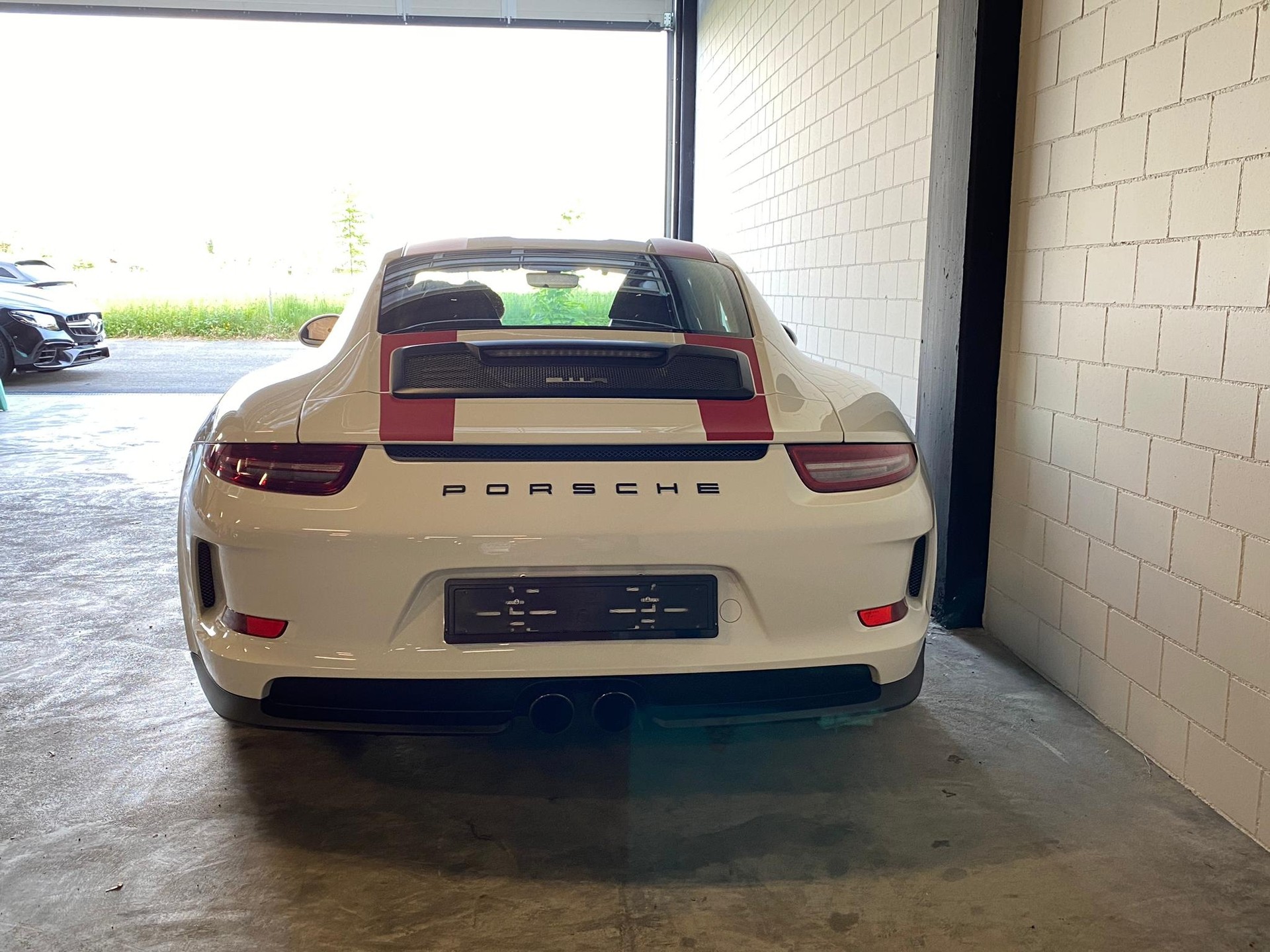 PORSCHE 911 R "1 of 991"-image-4