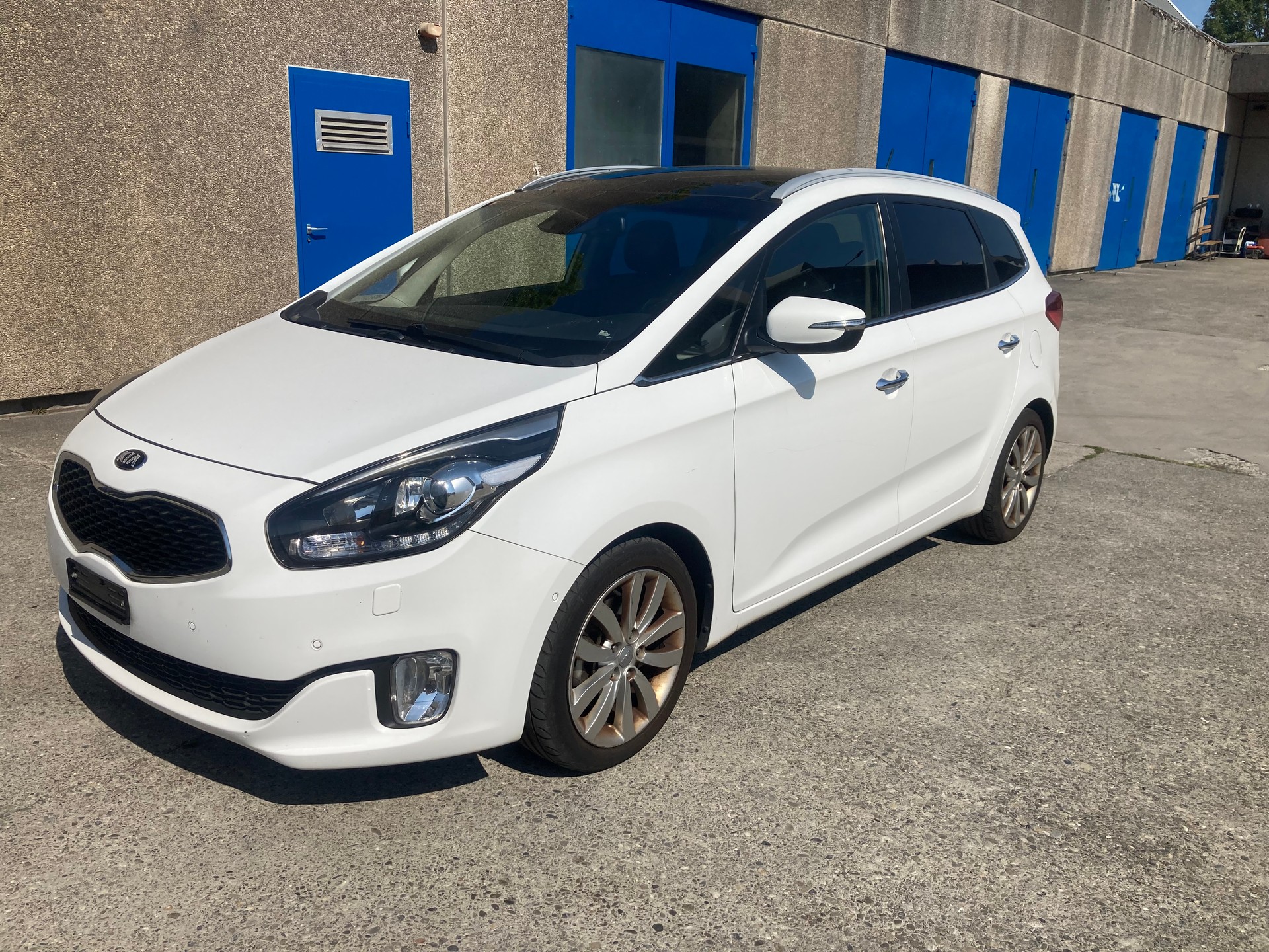 KIA Carens 1.7 CRDi Trend-image-0