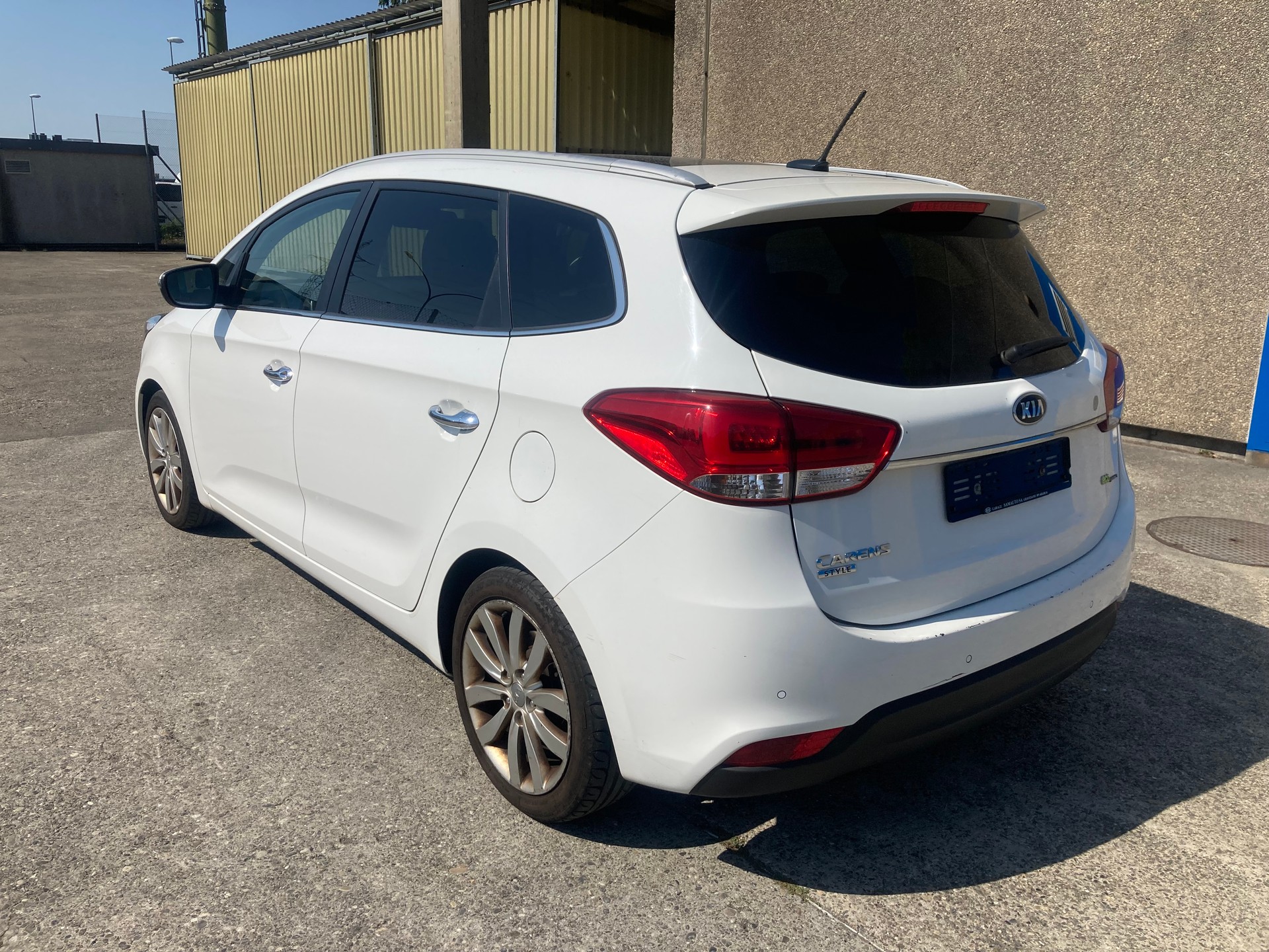 KIA Carens 1.7 CRDi Trend-image-3