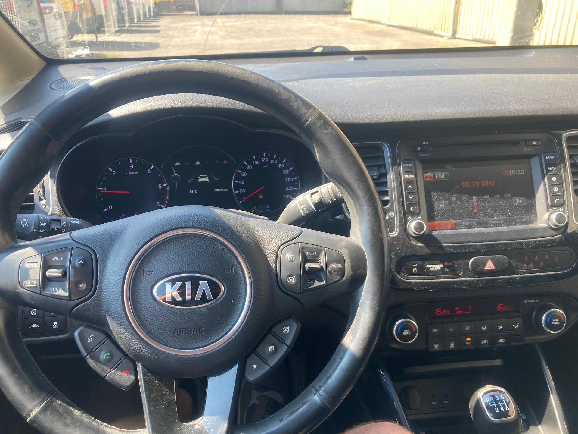KIA Carens 1.7 CRDi Trend-image-5