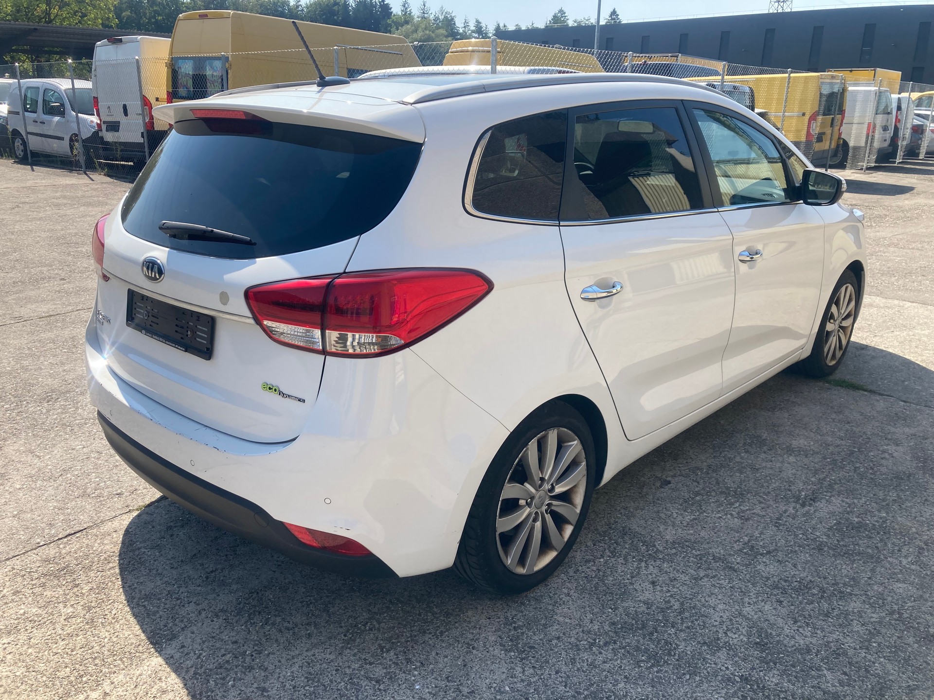 KIA Carens 1.7 CRDi Trend-image-2