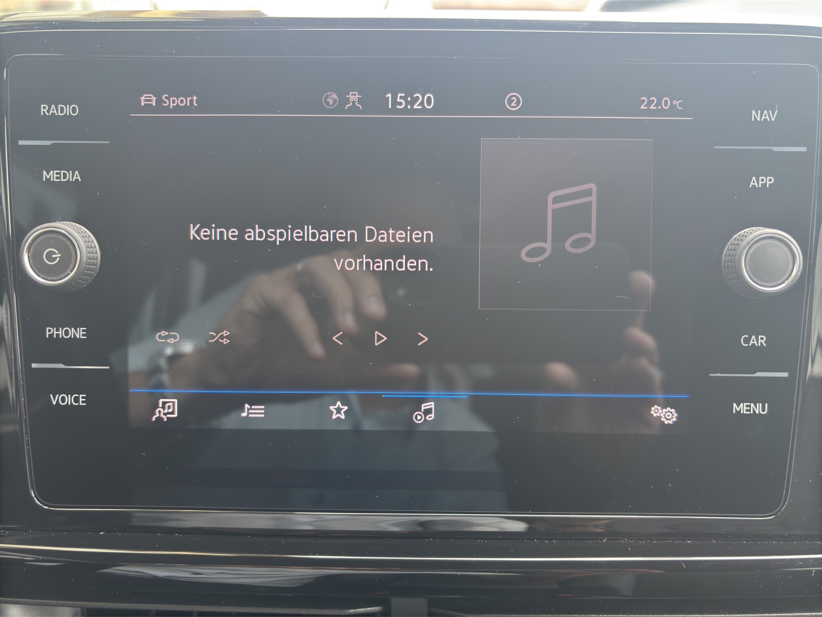 VW T-Roc 1.5 TSI EVO R-Line DSG mit AHK, Design-Paket "Black Style" & Winterräder-image-20