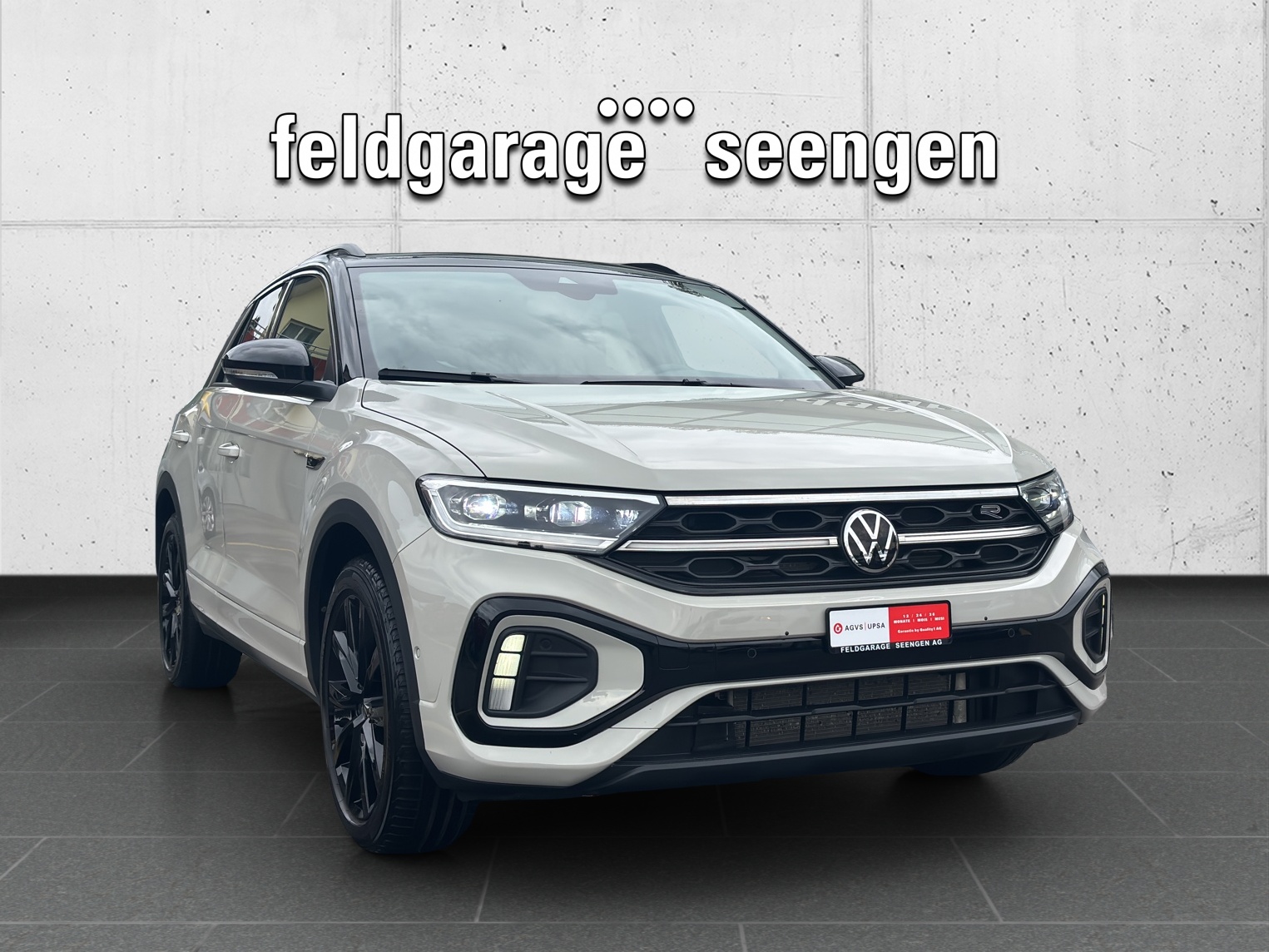 VW T-Roc 1.5 TSI EVO R-Line DSG mit AHK, Design-Paket "Black Style" & Winterräder-image-2