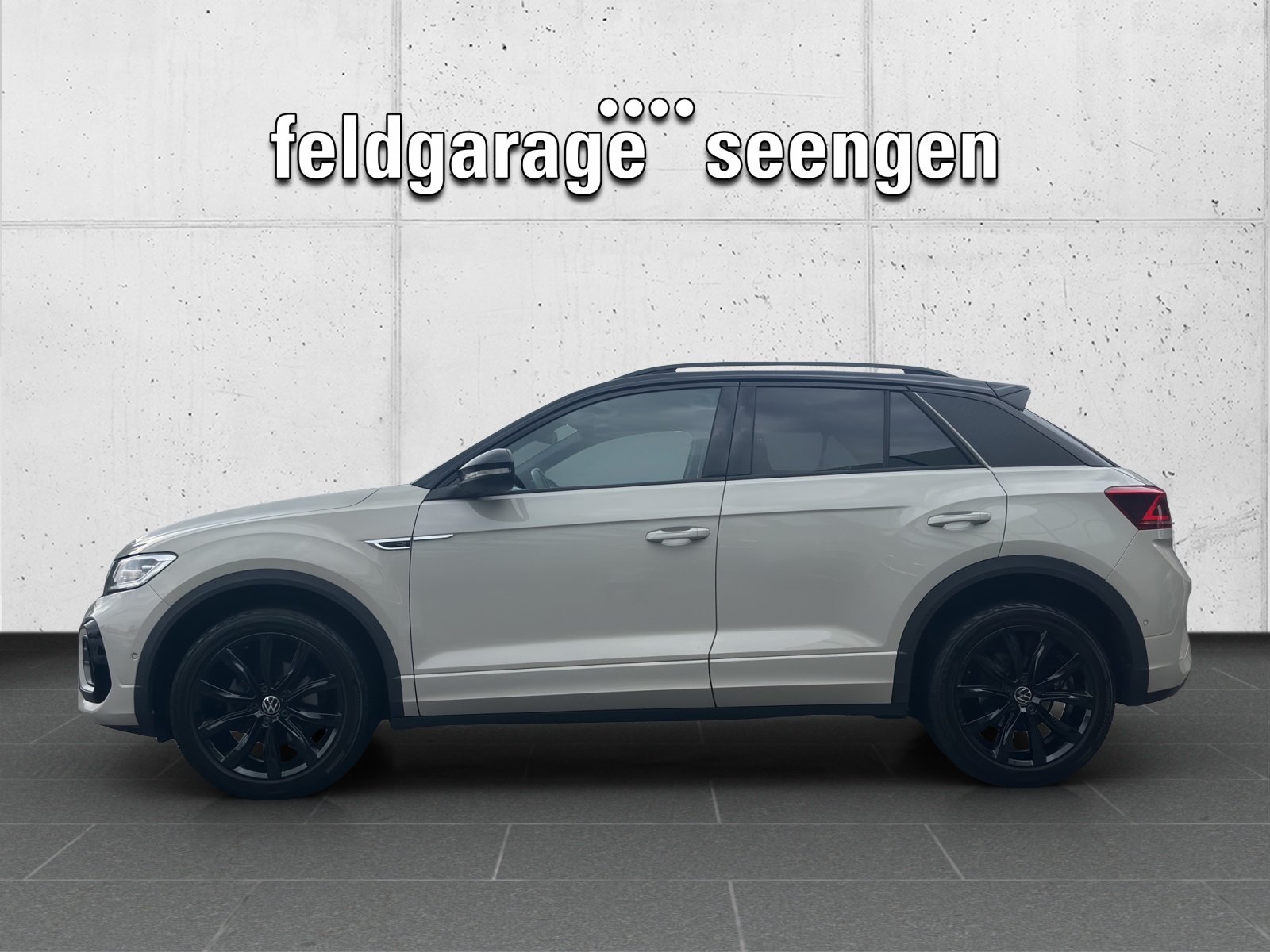 VW T-Roc 1.5 TSI EVO R-Line DSG mit AHK, Design-Paket "Black Style" & Winterräder-image-1