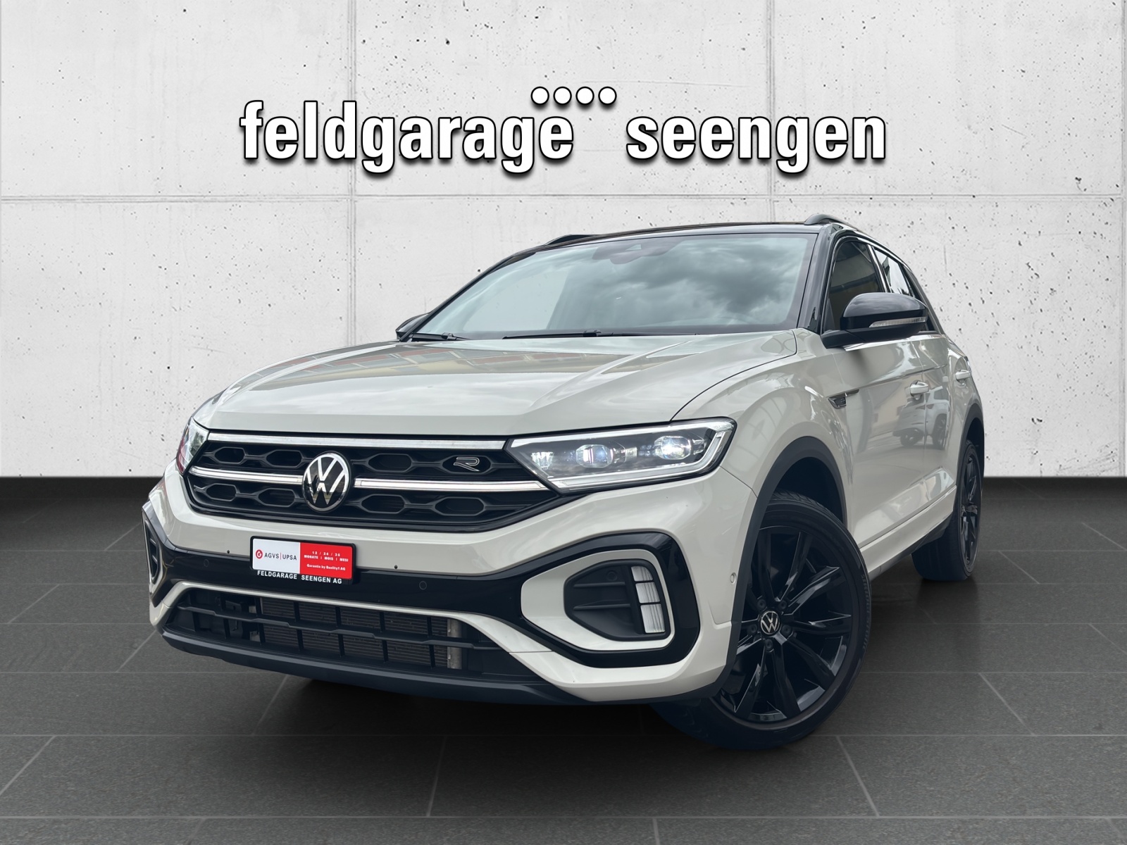 VW T-Roc 1.5 TSI EVO R-Line DSG mit AHK, Design-Paket "Black Style" & Winterräder-image-0