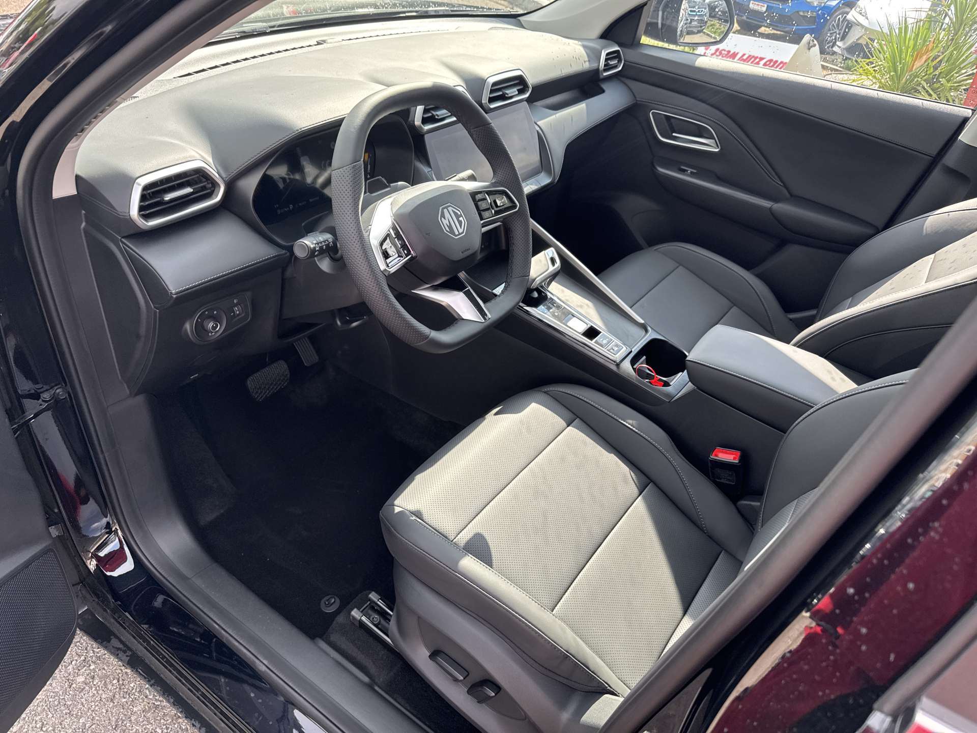 MG ZS 1.5 HEV Luxury Automat-image-5