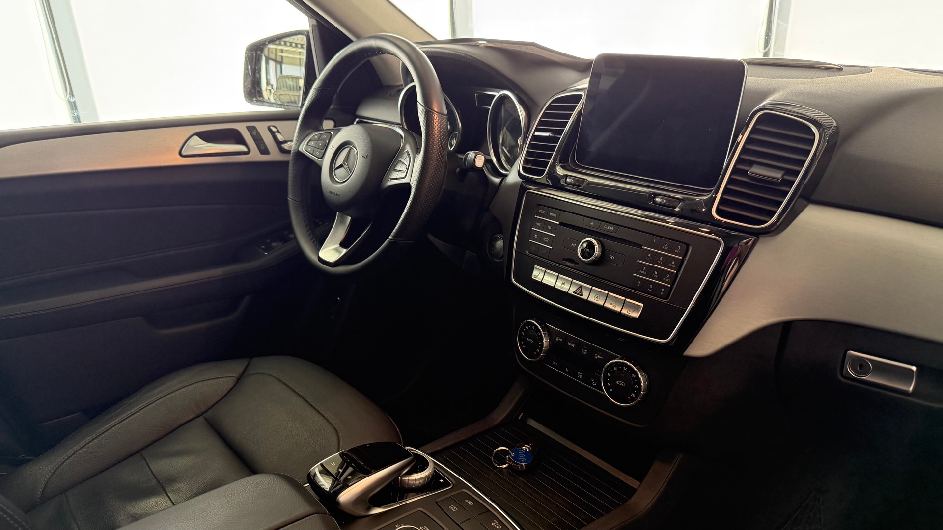 MERCEDES-BENZ GLE 350 d-image-23