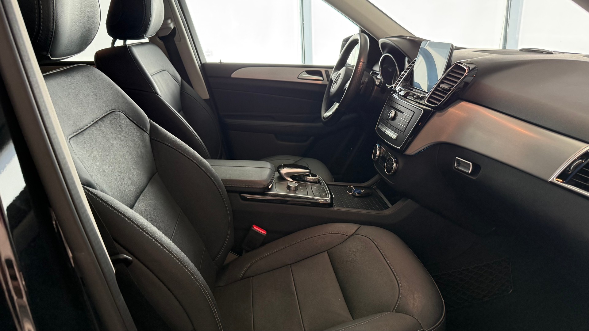 MERCEDES-BENZ GLE 350 d-image-22