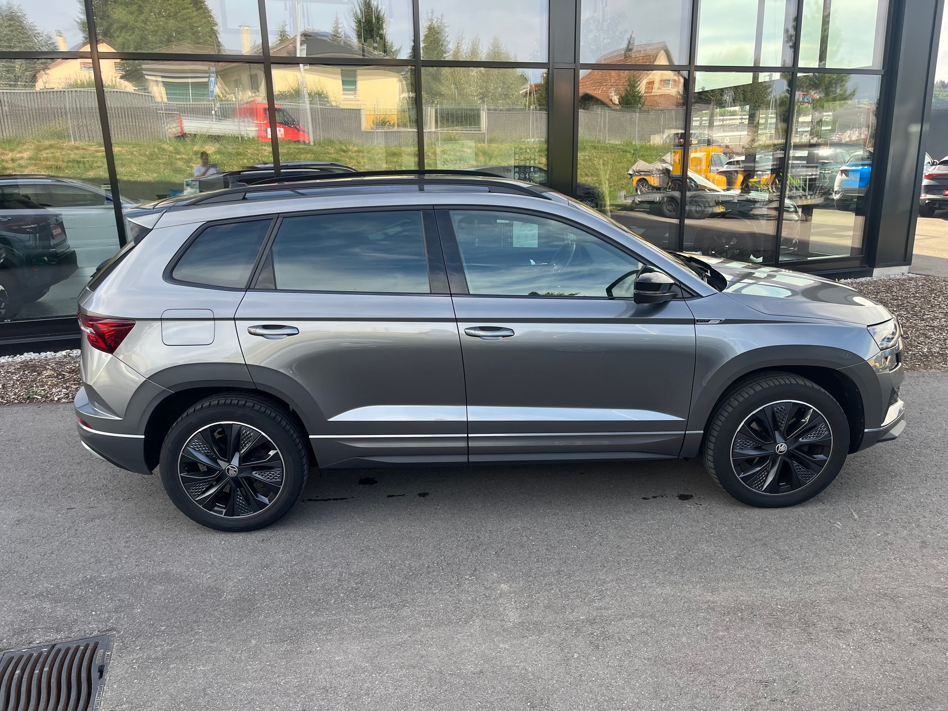 SKODA Karoq 2.0 TSI SportLine 4x4 DSG-image-1