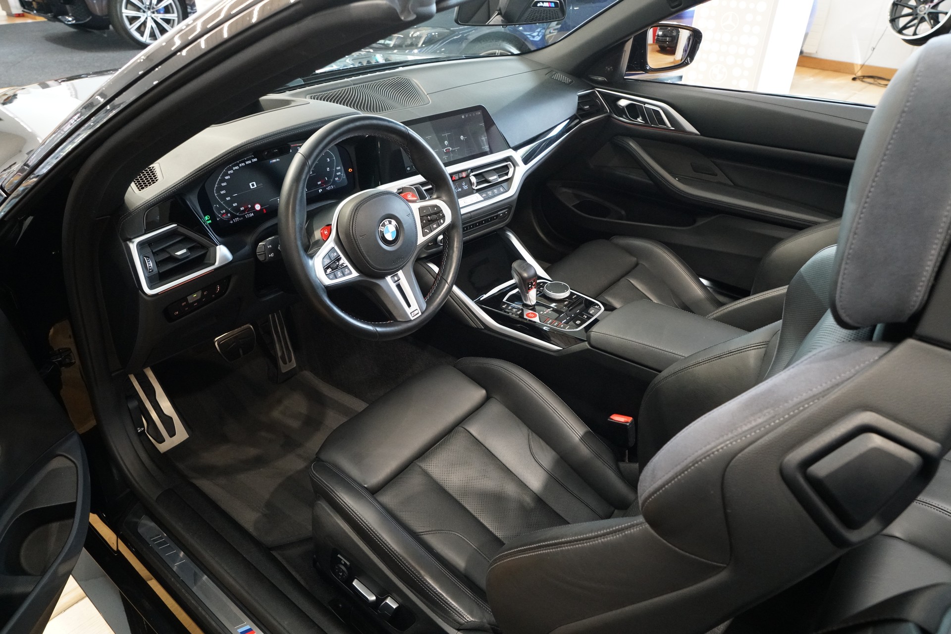 BMW M4 Cabrio Competition M xDrive-image-10