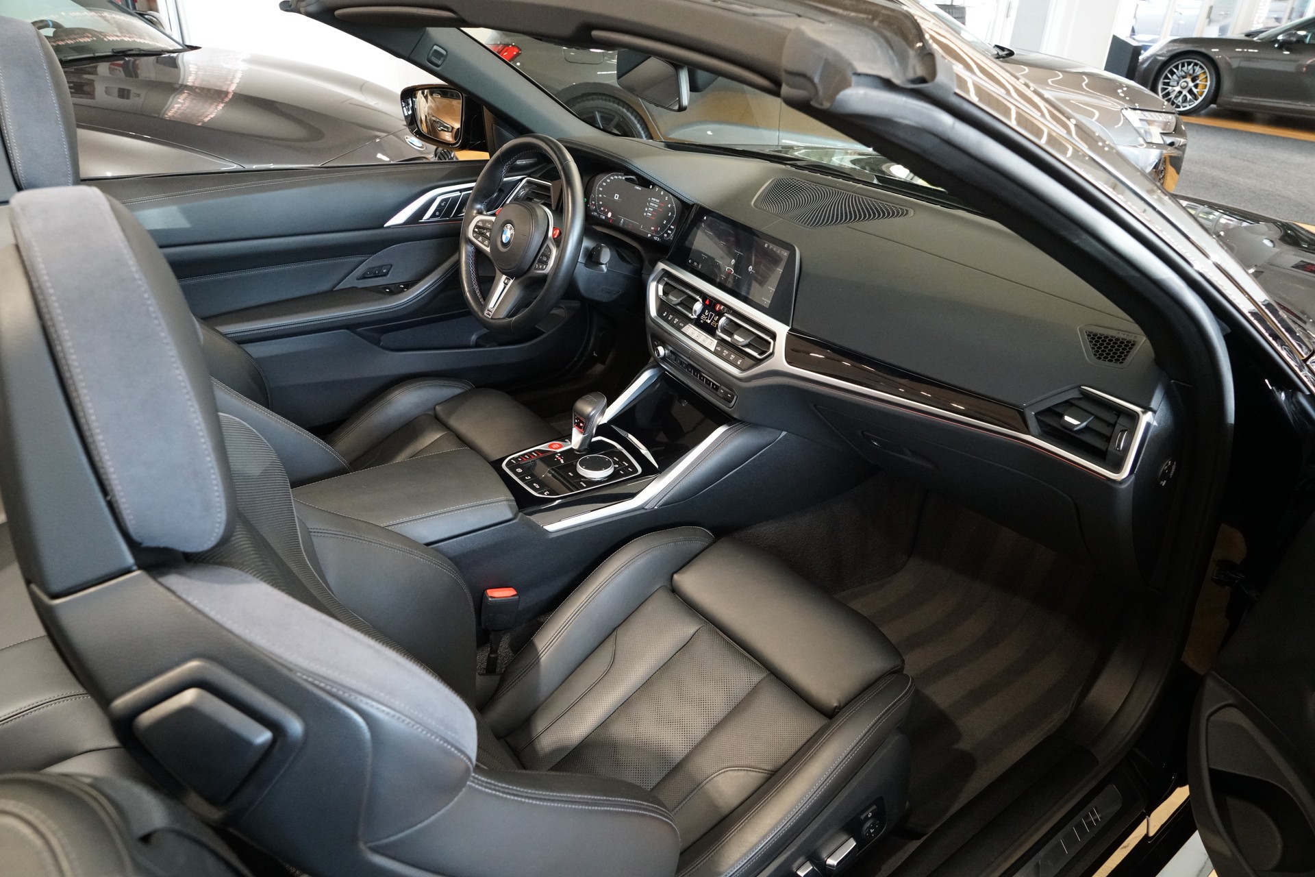 BMW M4 Cabrio Competition M xDrive-image-11