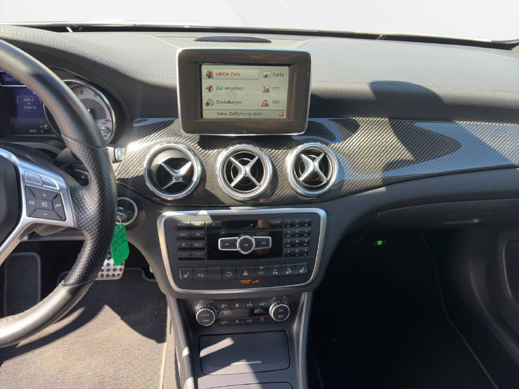 MERCEDES-BENZ GLA 250 AMG Line 4m-image-6