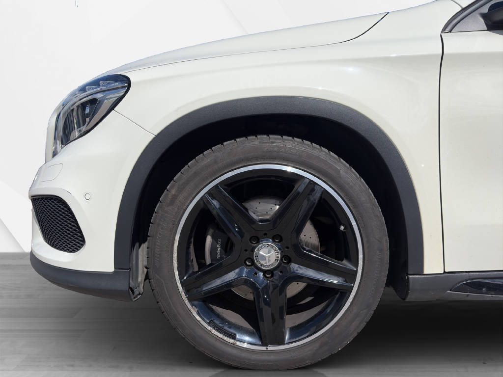 MERCEDES-BENZ GLA 250 AMG Line 4m-image-9