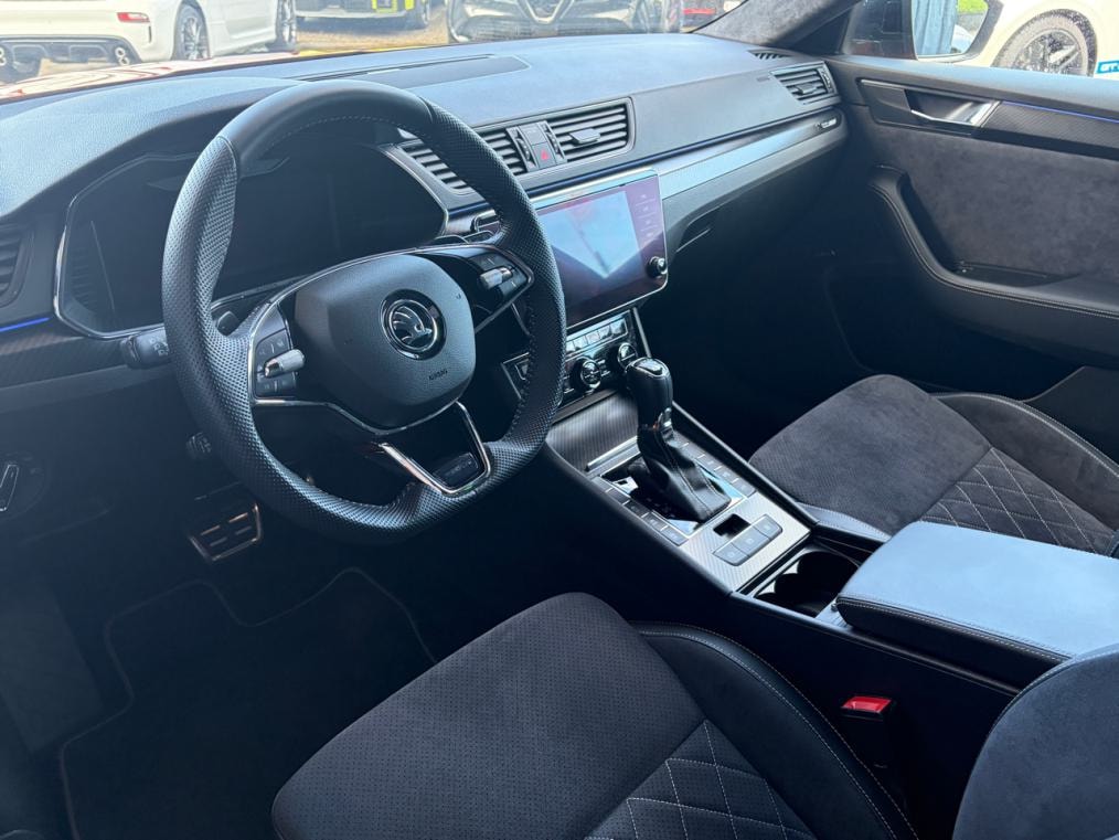 SKODA Superb Combi 2.0 TDi SportLine 4x4-image-4