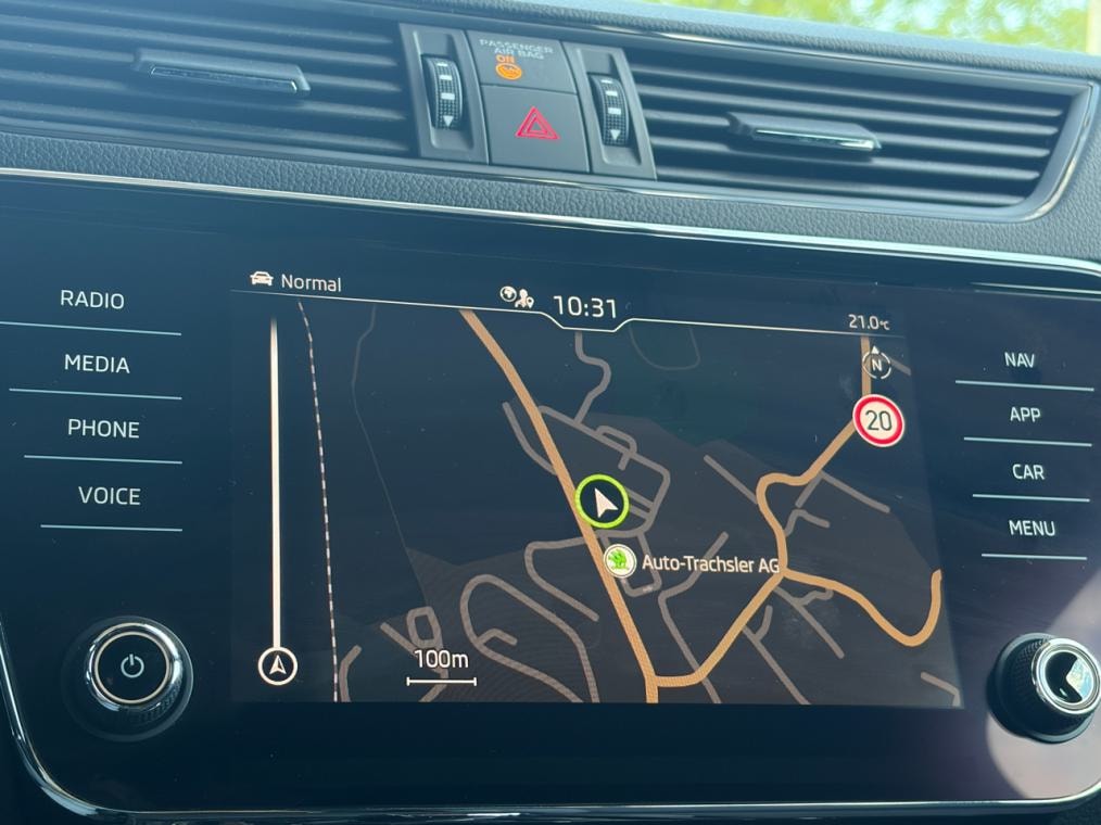SKODA Superb Combi 2.0 TDi SportLine 4x4-image-8