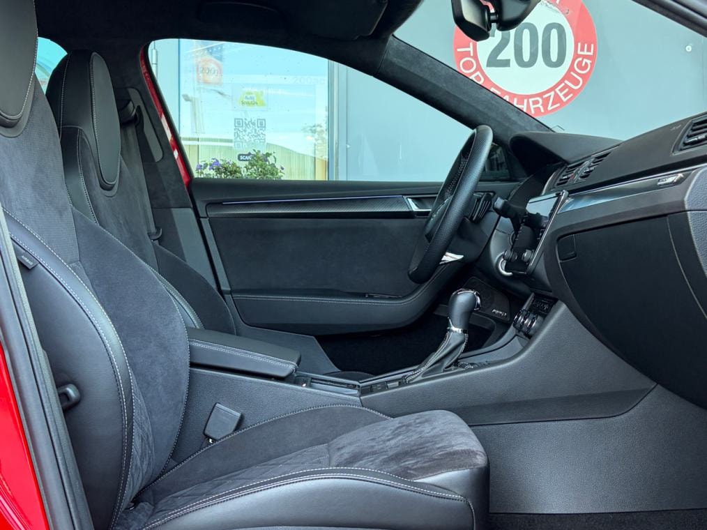 SKODA Superb Combi 2.0 TDi SportLine 4x4-image-11