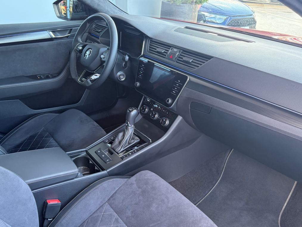 SKODA Superb Combi 2.0 TDi SportLine 4x4-image-10