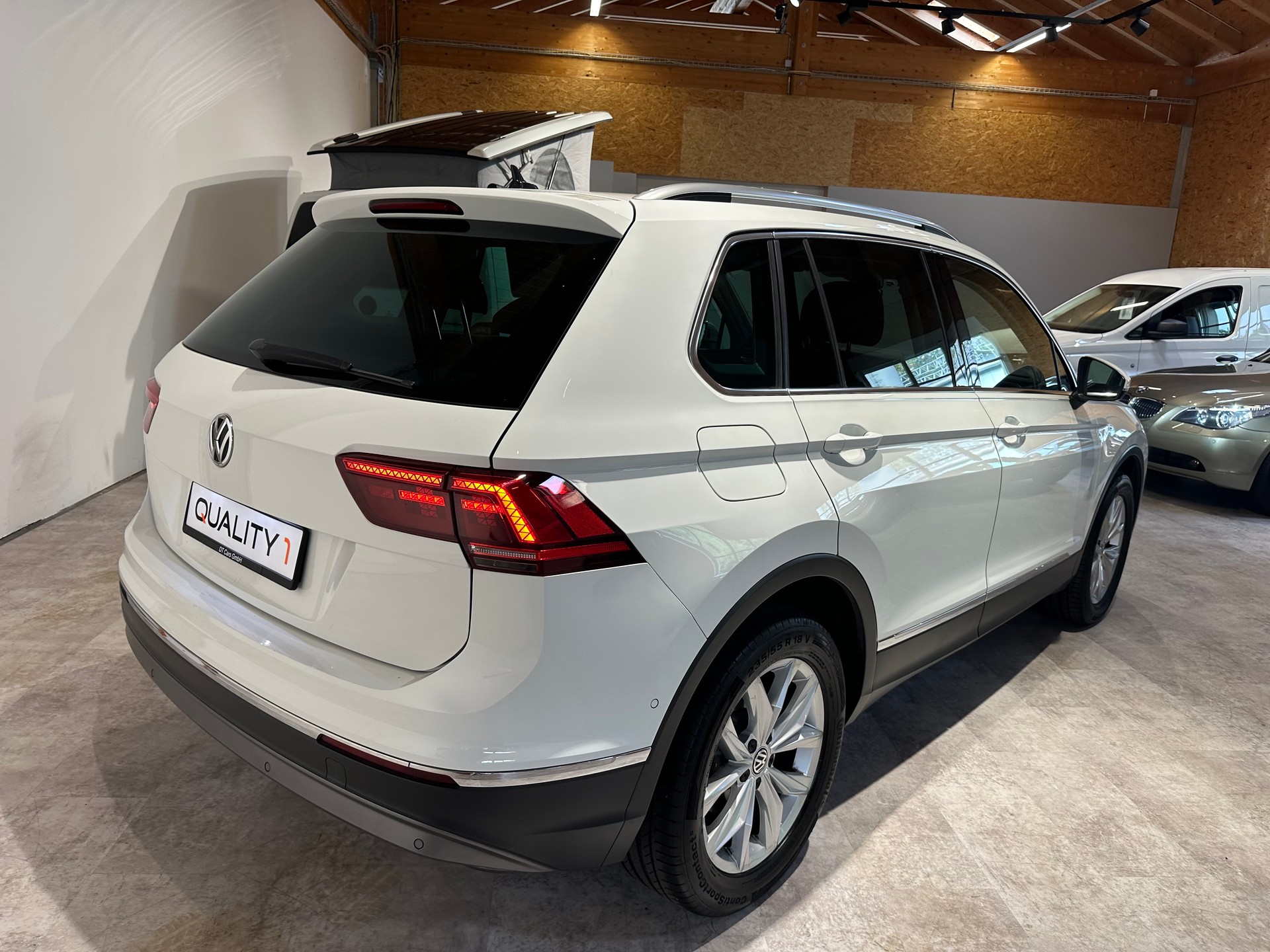 VW Tiguan 2.0TSI Highline 4Motion DSG/Inkl. 1. Jahr Garantie/Top Ausstattung inkl. AHK El. abschwenkbar-image-8