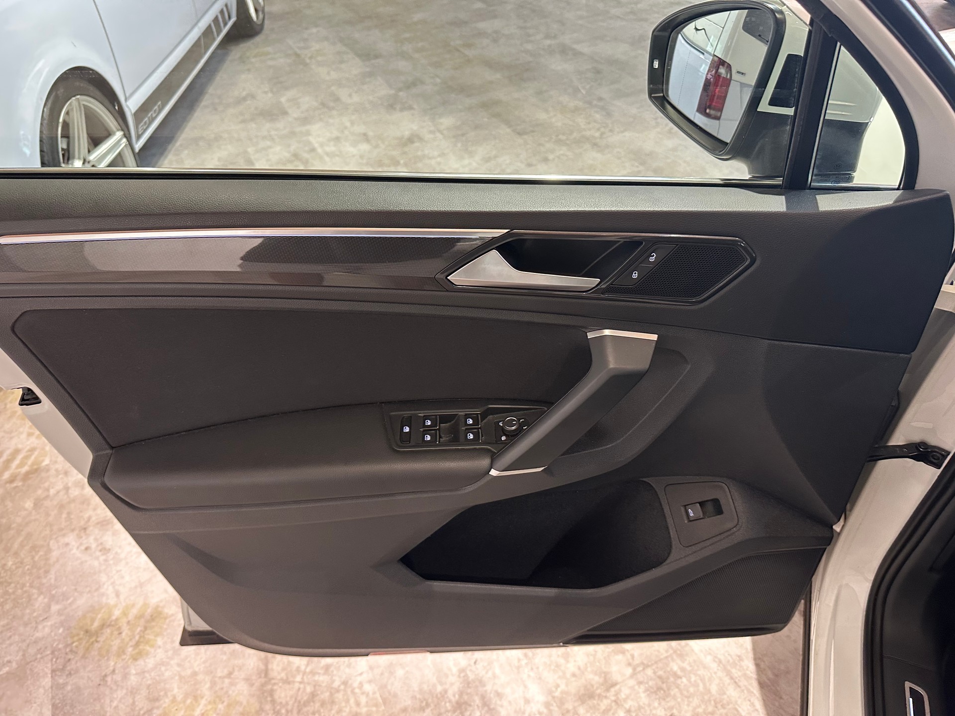 VW Tiguan 2.0TSI Highline 4Motion DSG/Inkl. 1. Jahr Garantie/Top Ausstattung inkl. AHK El. abschwenkbar-image-13