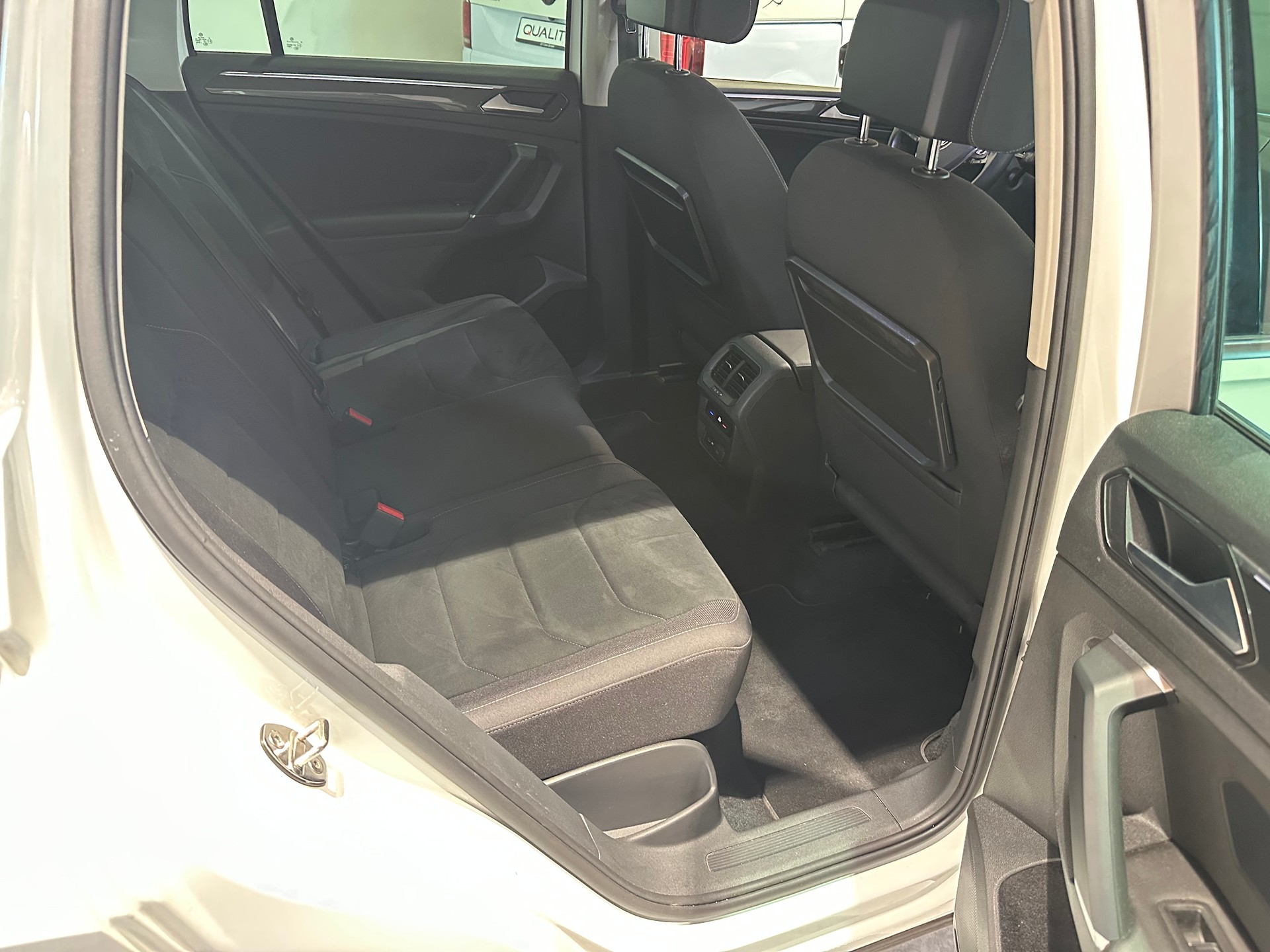 VW Tiguan 2.0TSI Highline 4Motion DSG/Inkl. 1. Jahr Garantie/Top Ausstattung inkl. AHK El. abschwenkbar-image-23