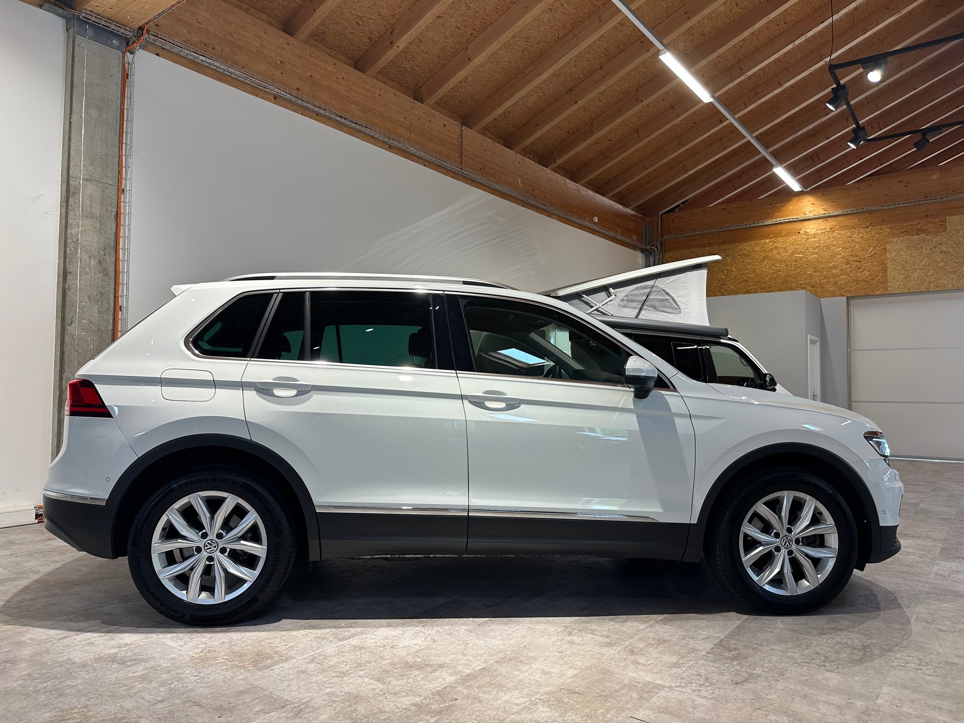 VW Tiguan 2.0TSI Highline 4Motion DSG/Inkl. 1. Jahr Garantie/Top Ausstattung inkl. AHK El. abschwenkbar-image-9