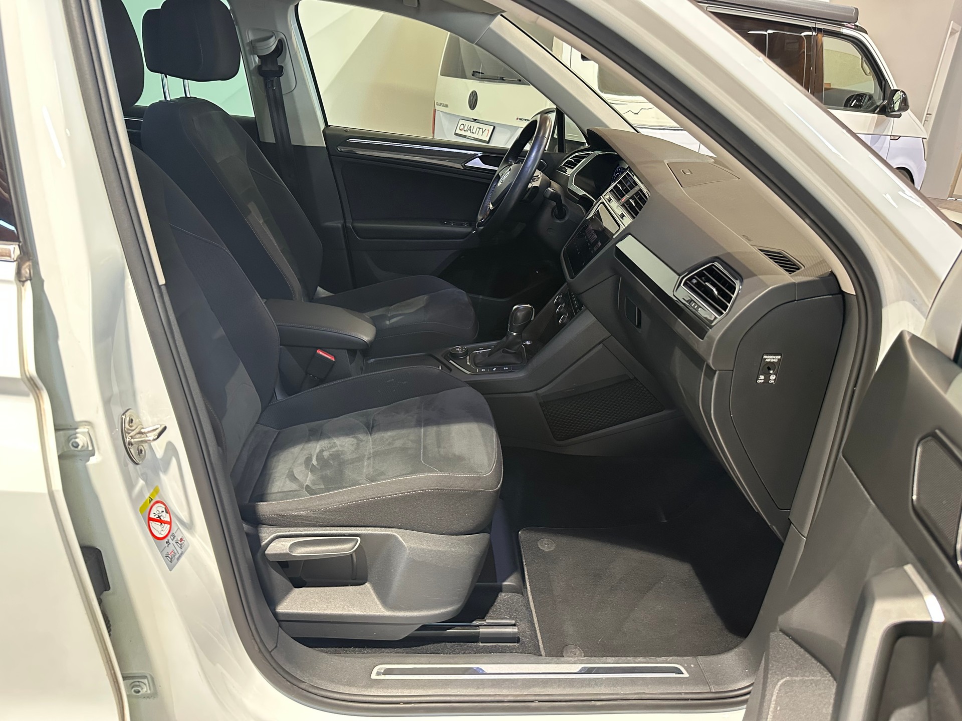 VW Tiguan 2.0TSI Highline 4Motion DSG/Inkl. 1. Jahr Garantie/Top Ausstattung inkl. AHK El. abschwenkbar-image-14